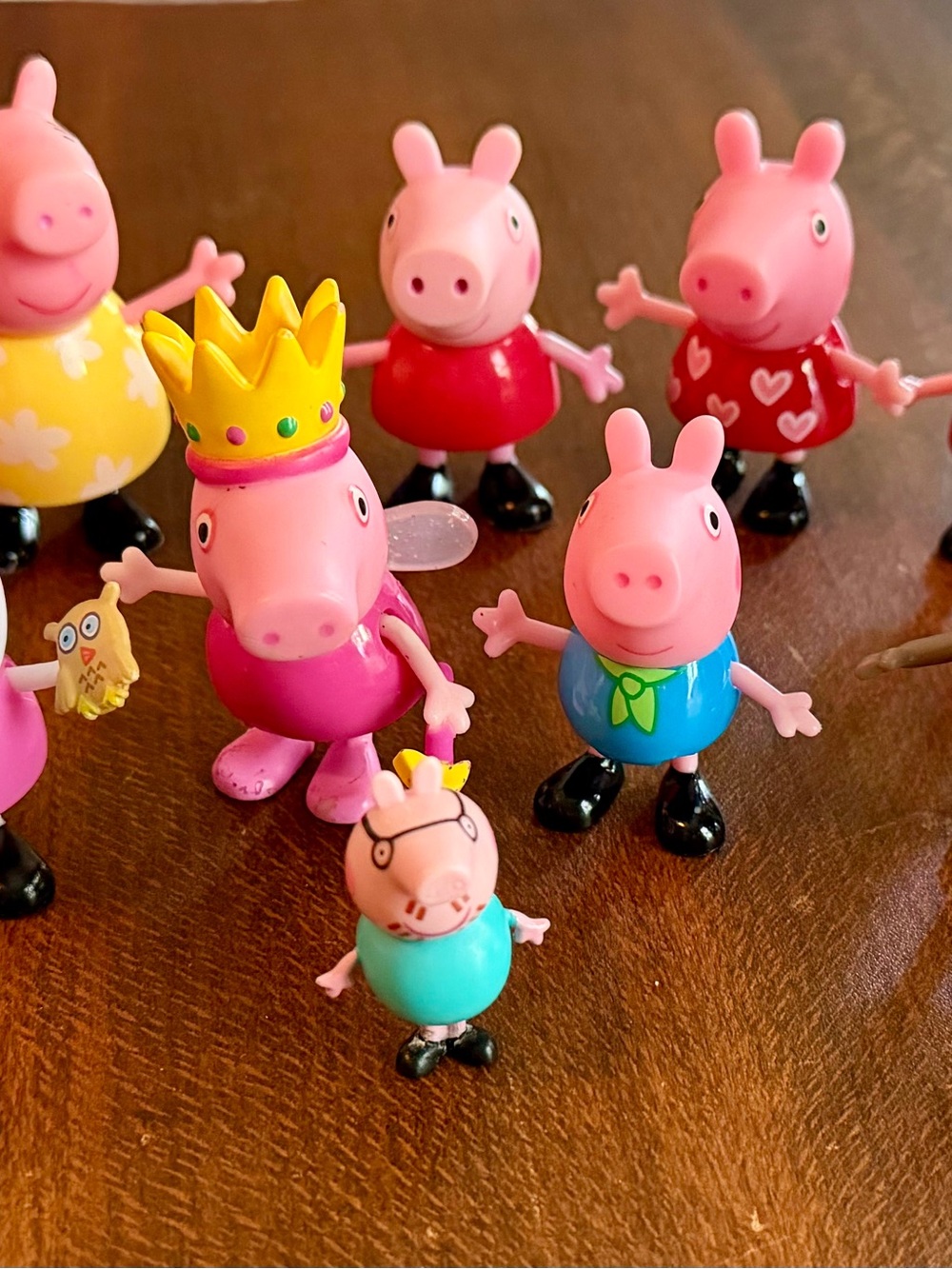 Peppa Pig Friends and Family Character Toy Set - Assorted Colors Played with con